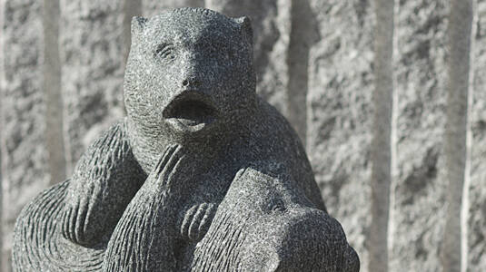 Steinfigur "Bären" aus Granit.