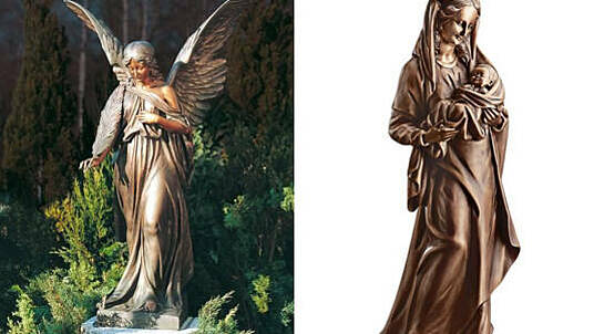 Grabschmuck mit Symbolcharakter: Engel und Maria mit Kind auf dem Arm.
