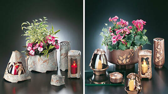 Grabschmucksets mit Schale, Vase und "Ewiges Licht" in beige und braun Tönen.