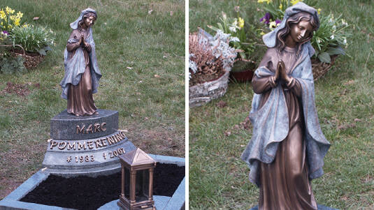 Edle Urnengrabdekoration mit betender Madonna, "Ewigem Licht" und Schrift in Bronze.