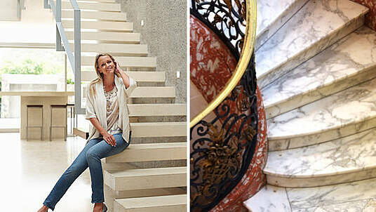 Links: Moderne Treppe aus massiven beigen Marmorstufen, Rechts: Historische restaurierte Treppe in rotem und weisem Marmor.